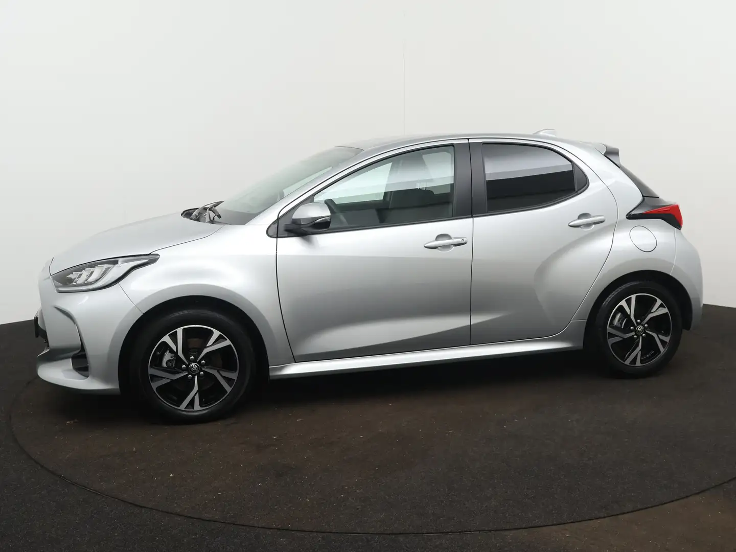 Toyota Yaris 1.5 Hybrid 115 First Edition | Nederlandse auto | Grigio - 2