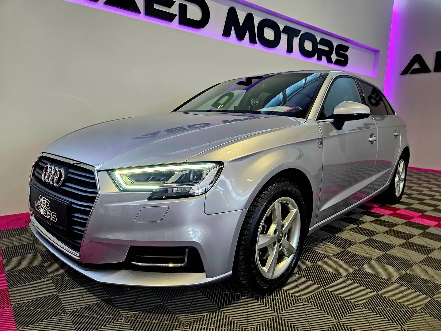 Audi A3 design nur 41.000km Silber - 1