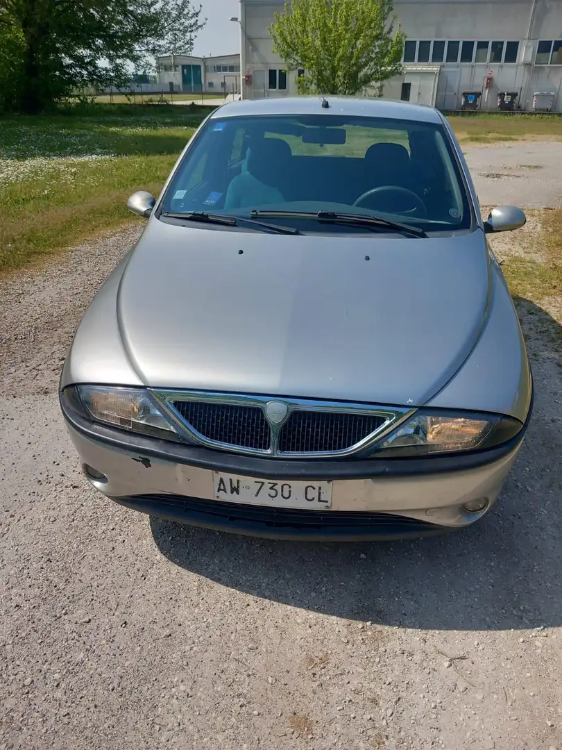 Lancia Y 1.2 16v LX c/AC - 1