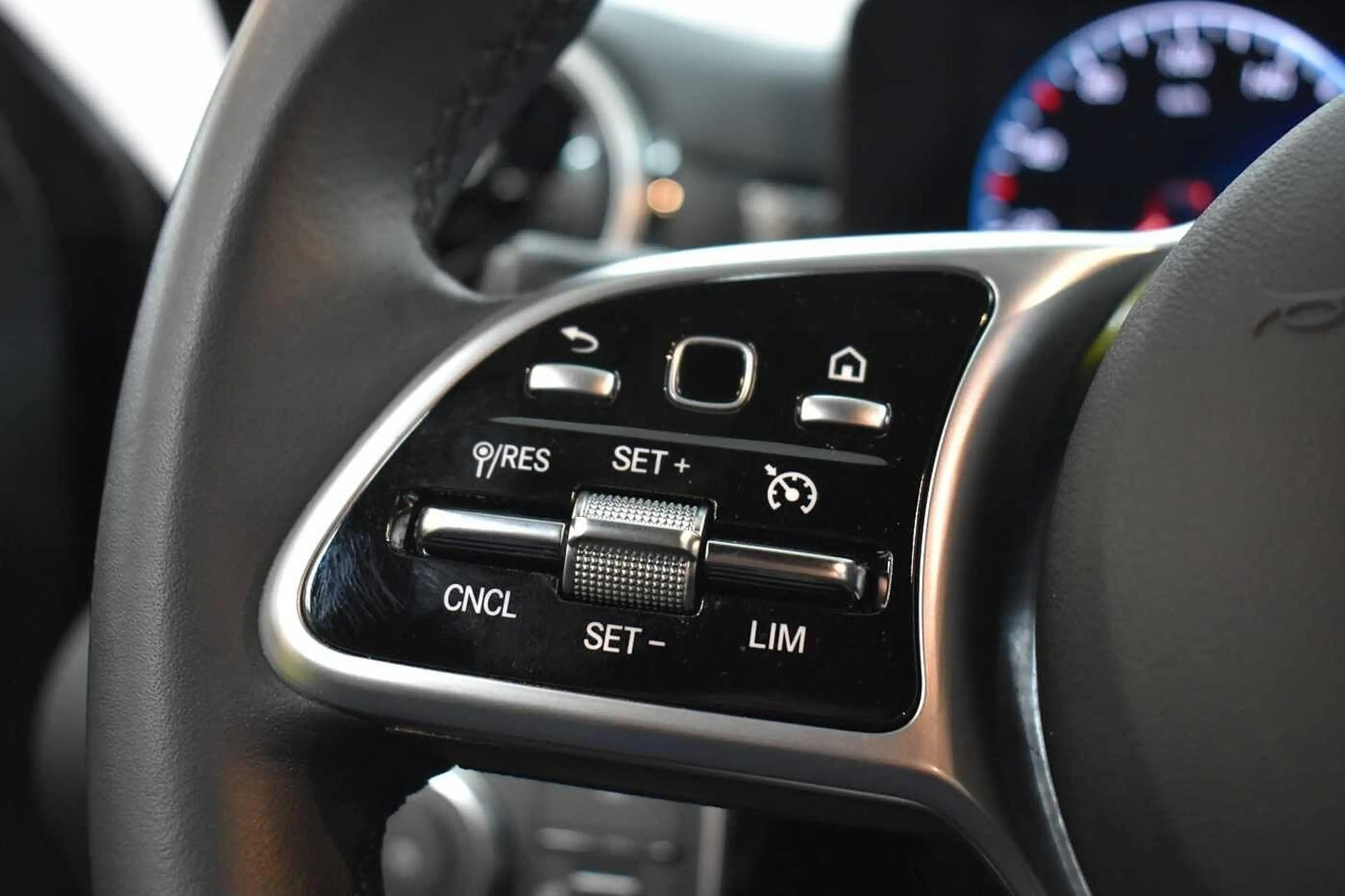 Mercedes-Benz CLA 180 d Shooting Brake Business Line — photo 13