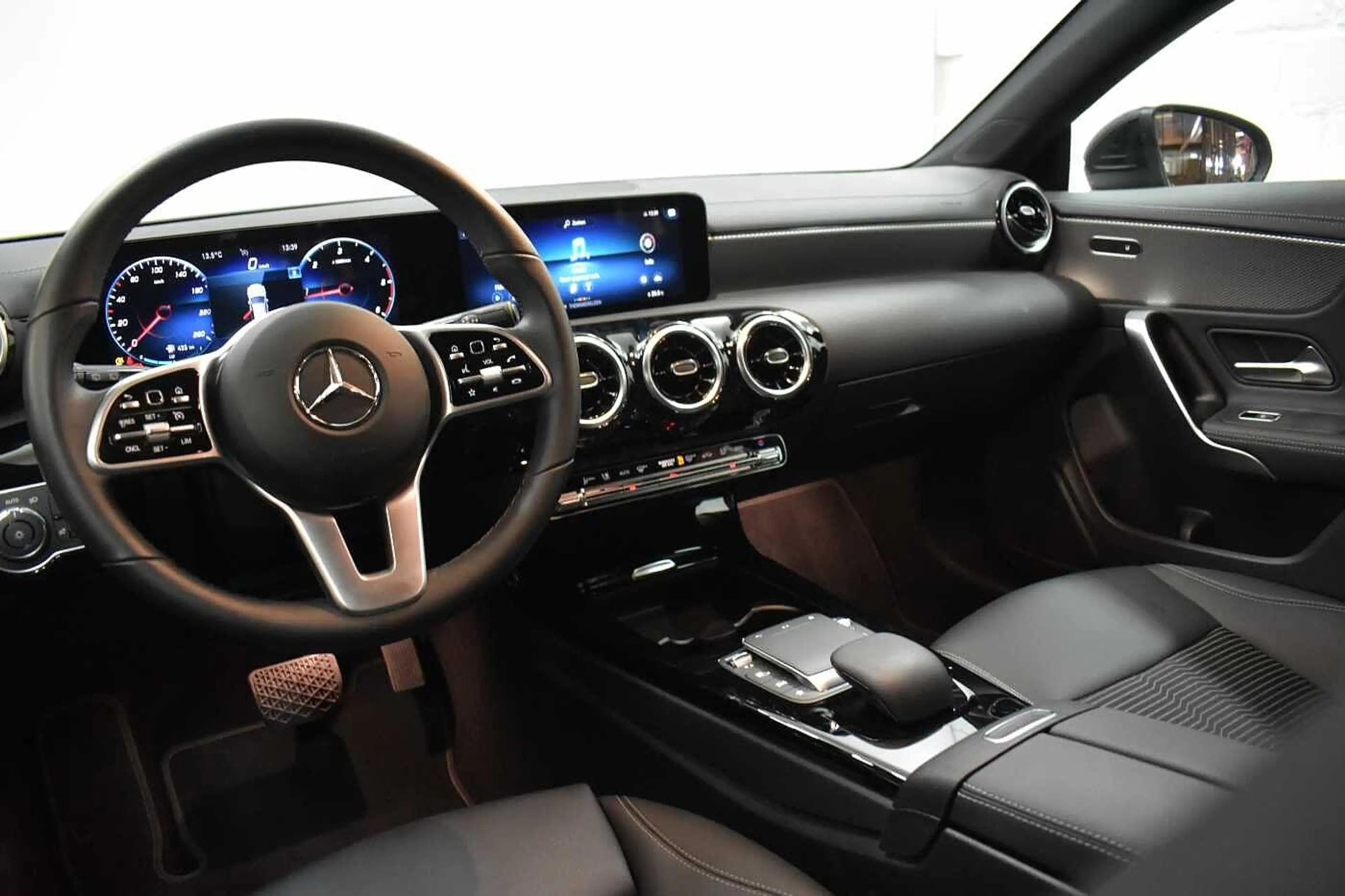 Mercedes-Benz CLA 180 d Shooting Brake Business Line — photo 8