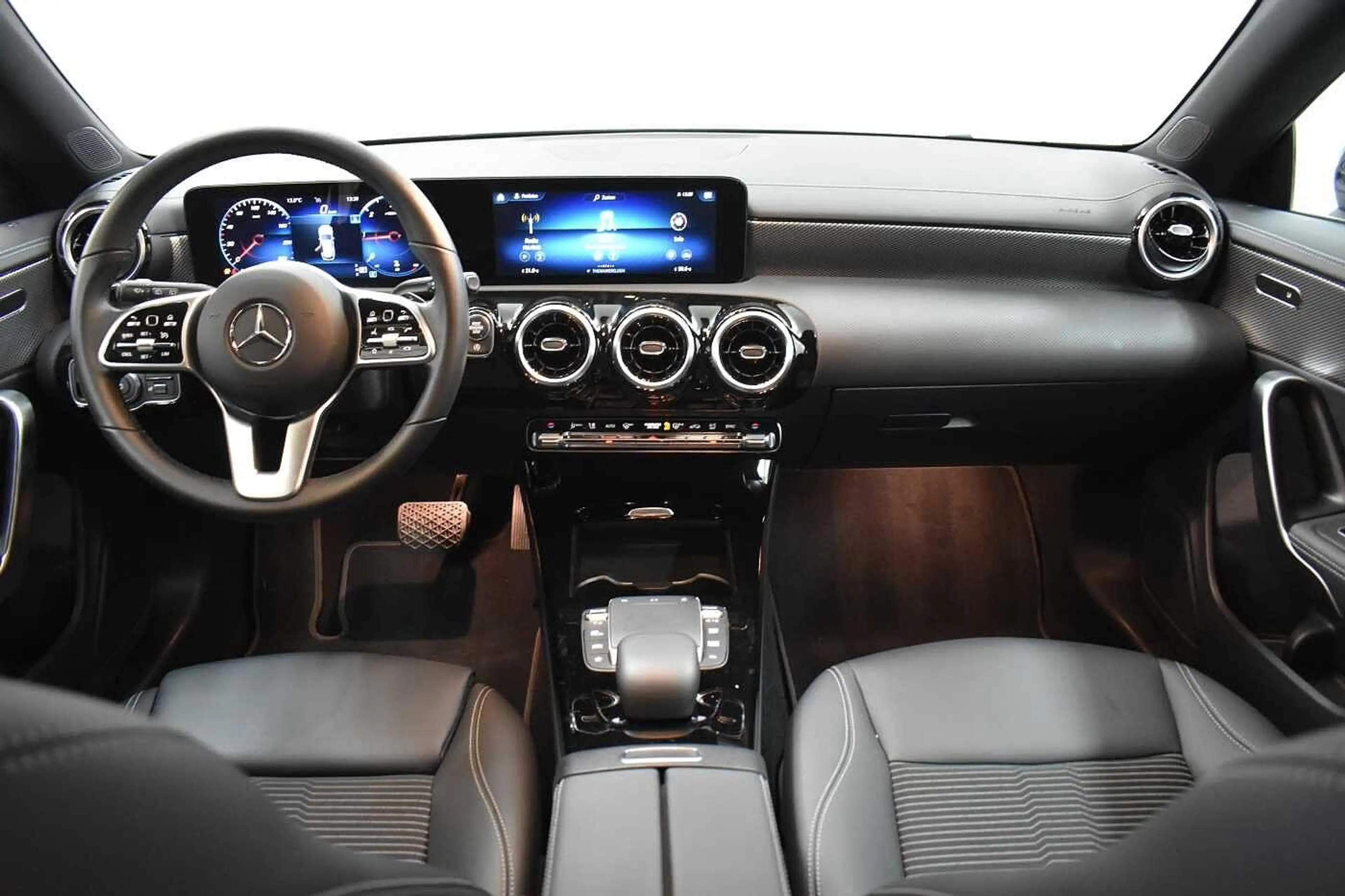 Mercedes-Benz CLA 180 d Shooting Brake Business Line — photo 7