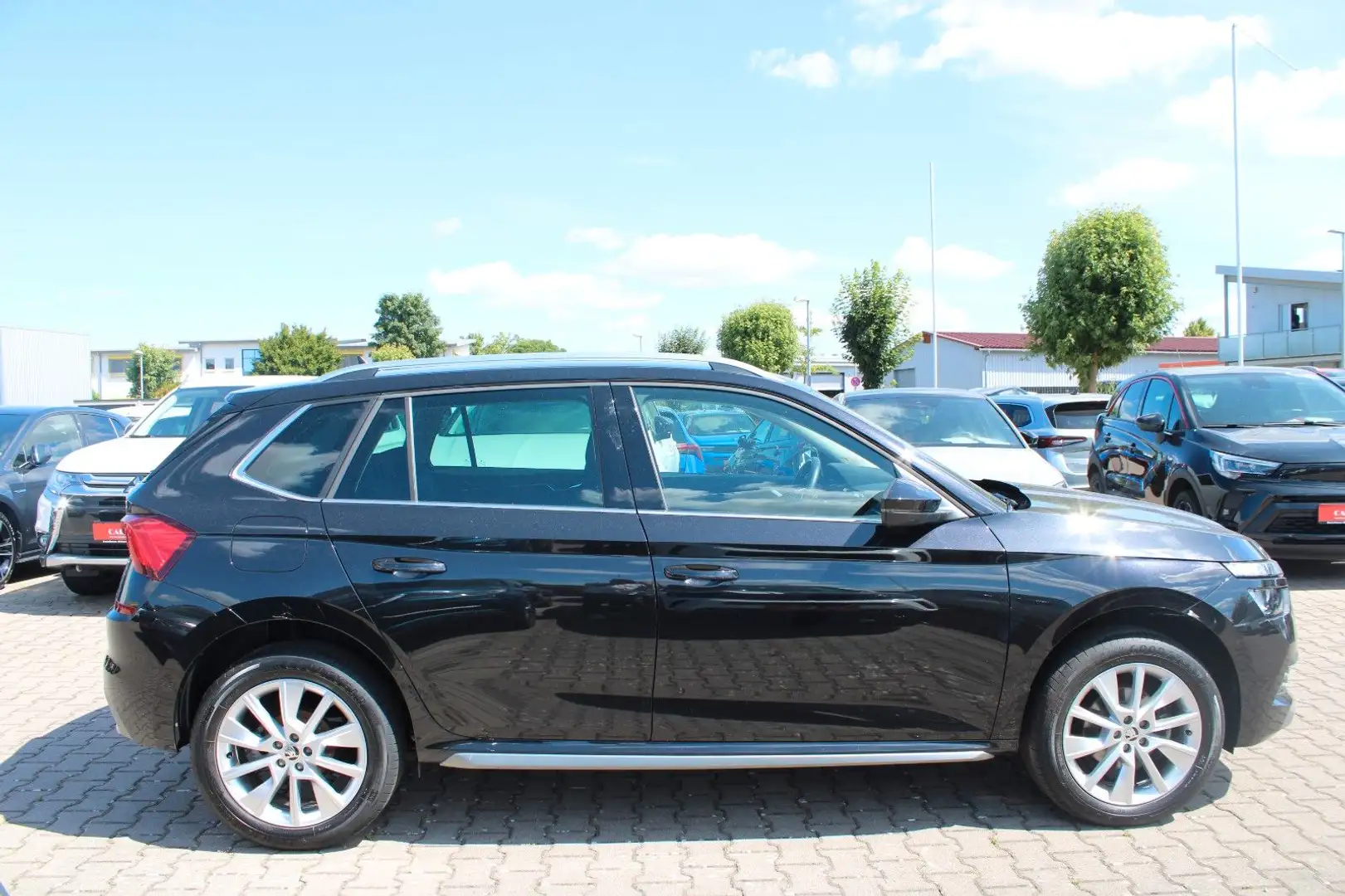 Skoda Kamiq 1.0 TSI Style *1.Hand*DSG*LED*SHZ* Schwarz - 2