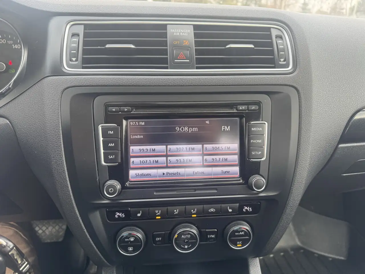 Volkswagen Jetta снимка Volkswagen Jetta