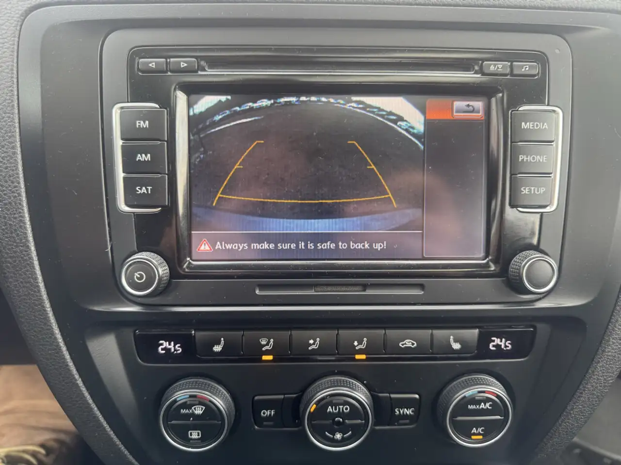 Volkswagen Jetta снимка Volkswagen Jetta
