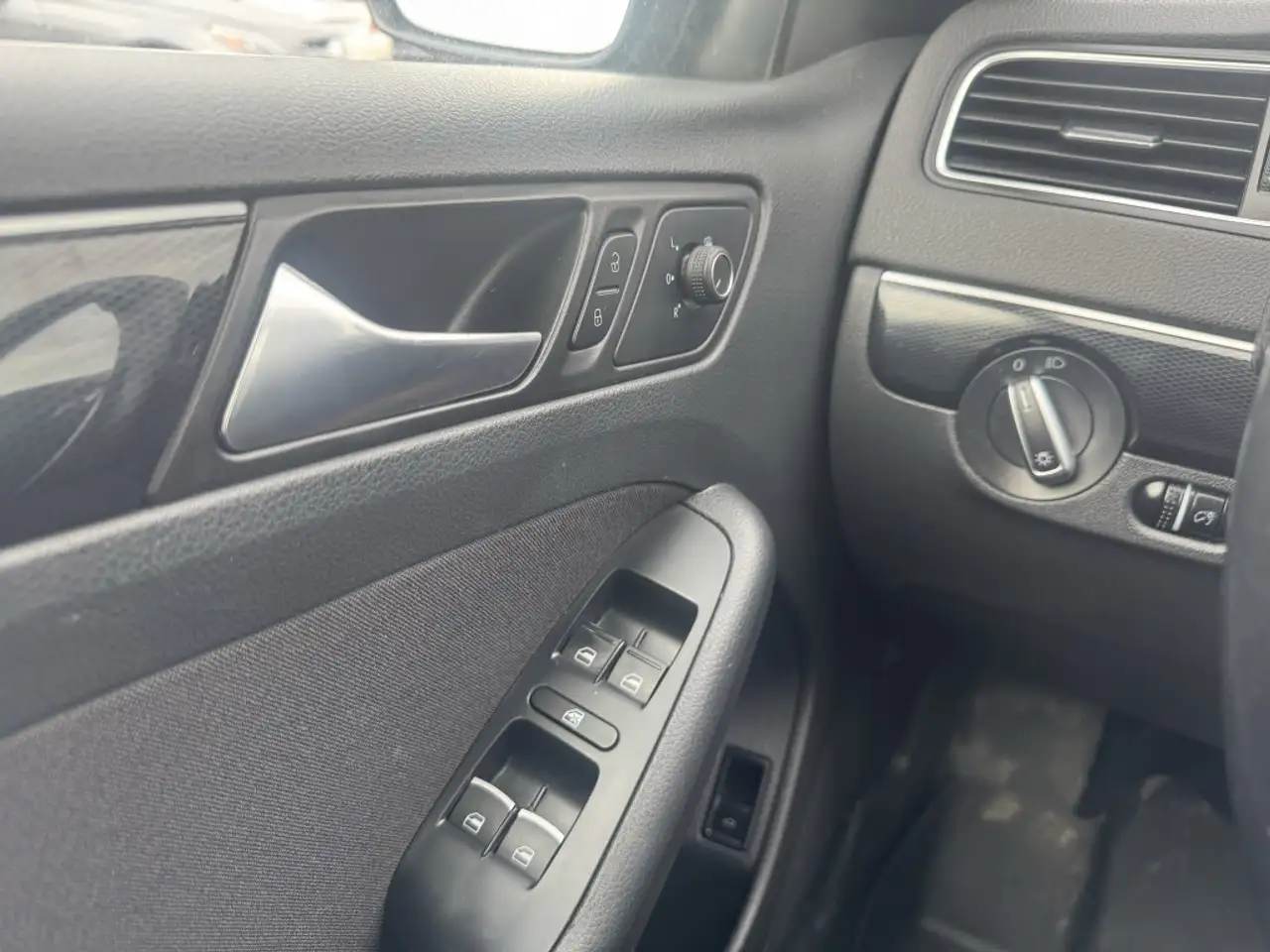 Volkswagen Jetta снимка Volkswagen Jetta