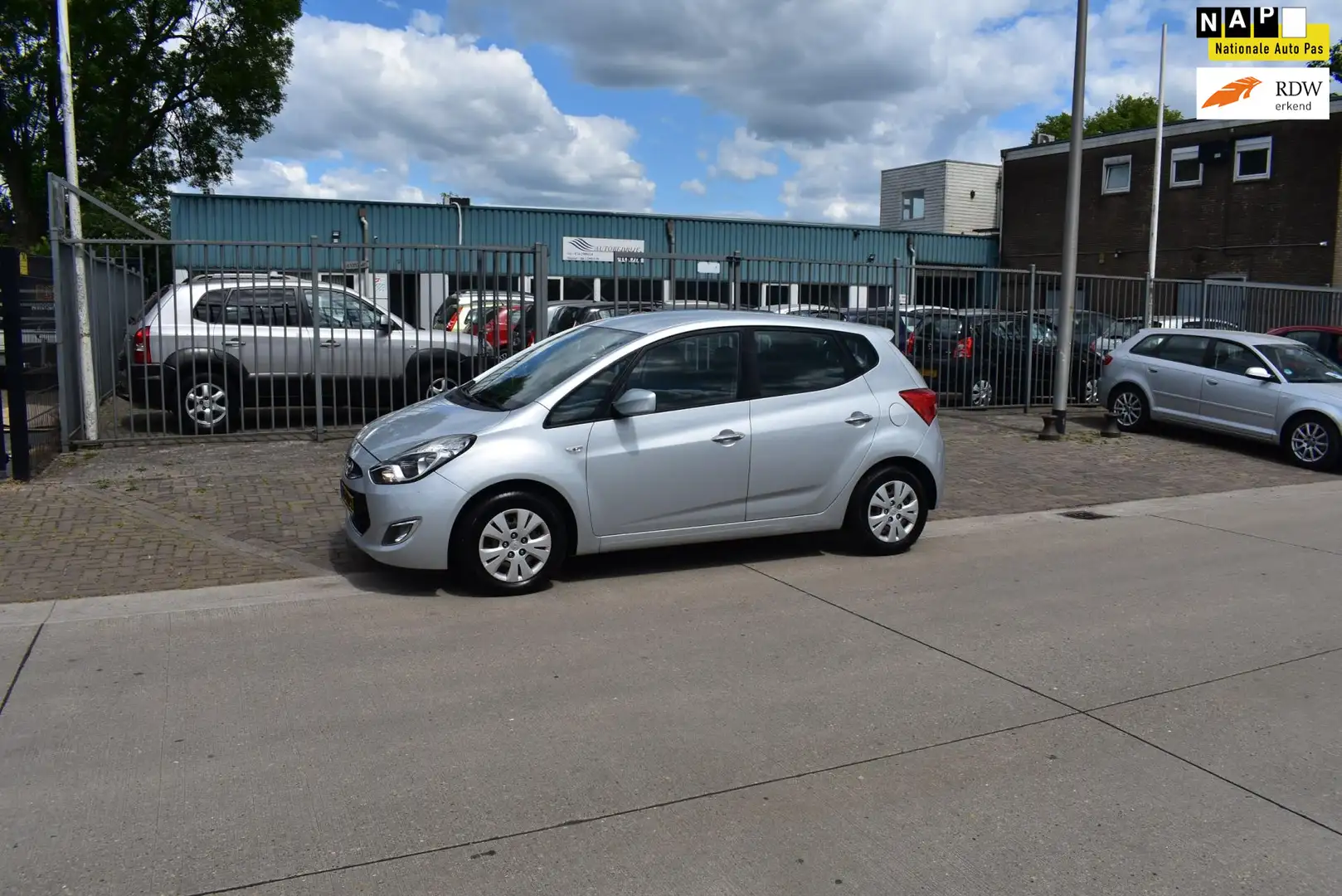 Hyundai iX20 1.4i i-Motion Gris - 1