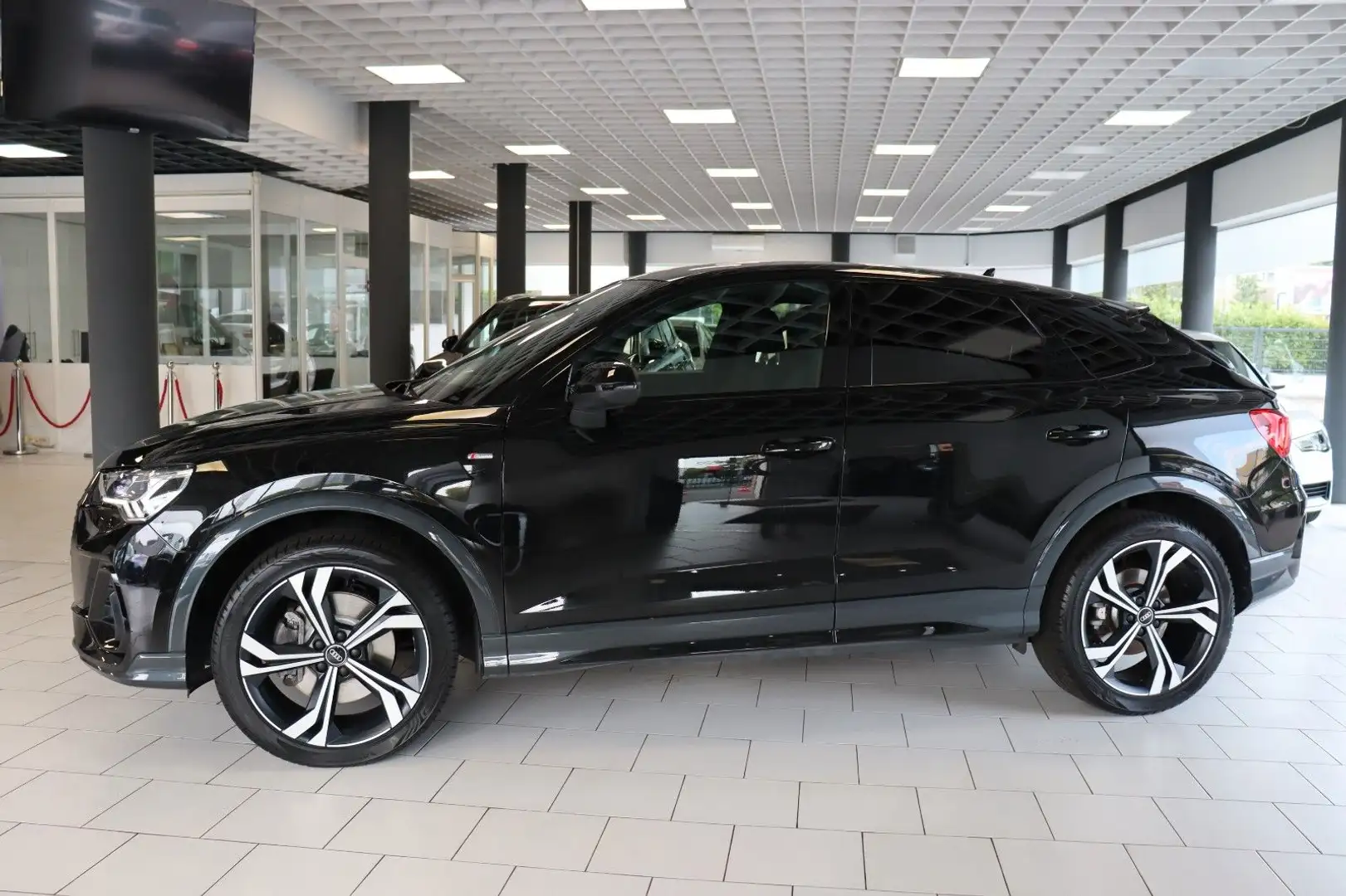 Audi Q3 Sportback 40 TFSI quattro S line|1HAND|KAMERA Schwarz - 2
