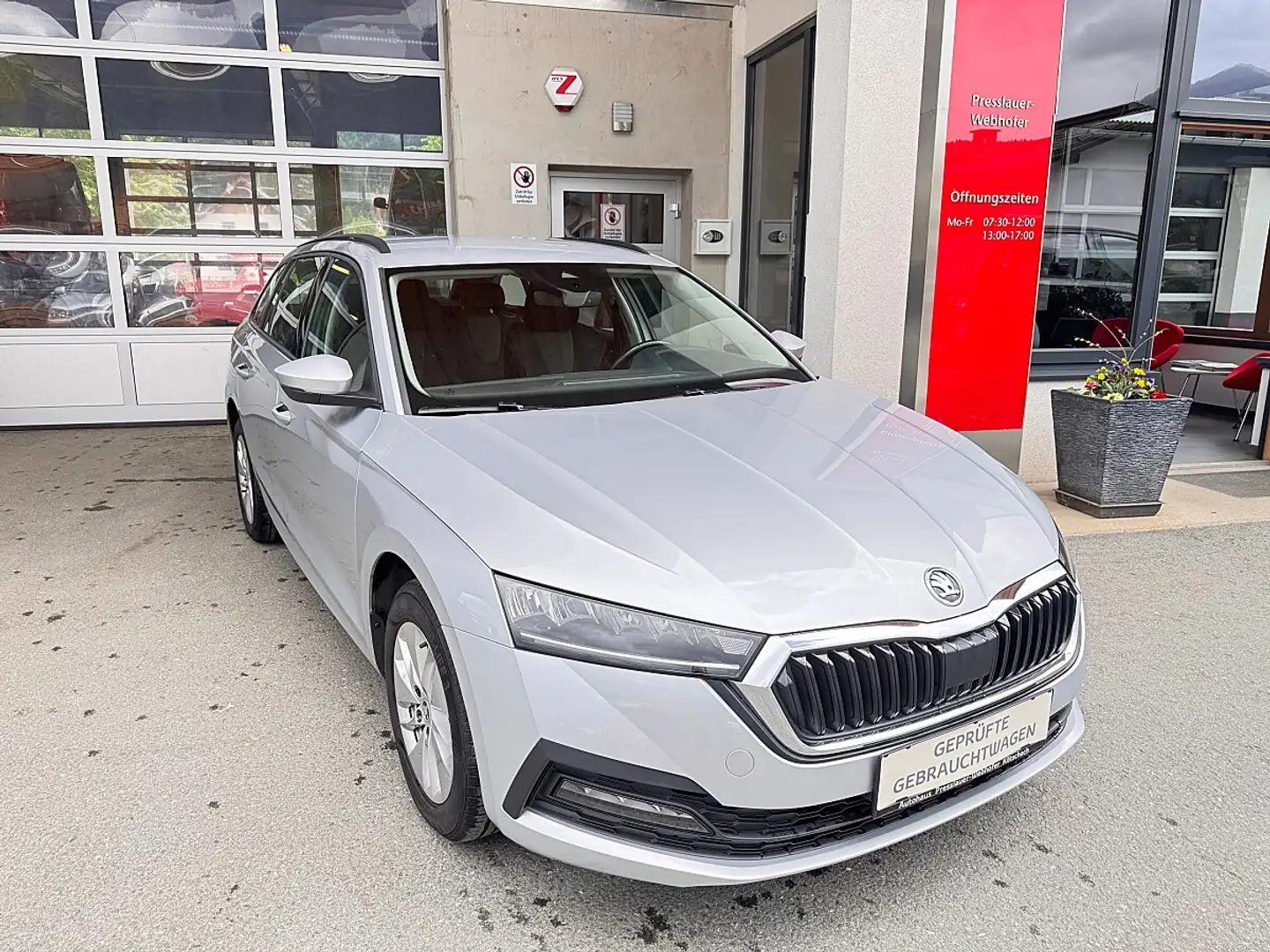 Skoda Octavia Combi 2,0 TDI 4x4 Ambition DSG Silber - 1