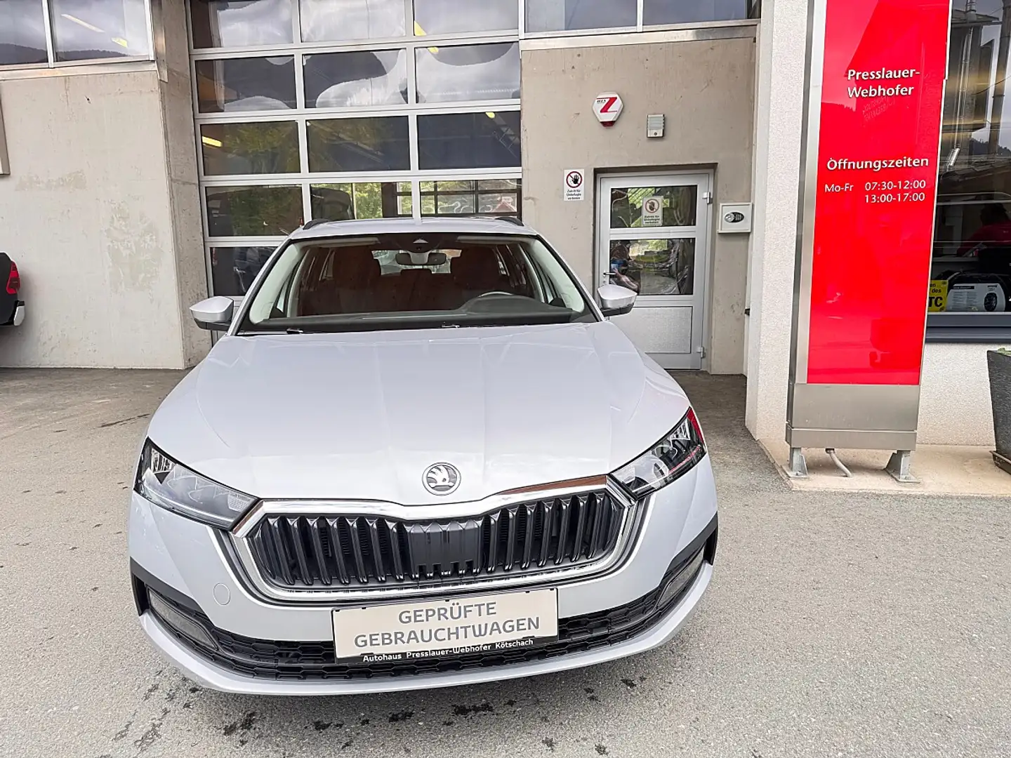Skoda Octavia Combi 2,0 TDI 4x4 Ambition DSG Silber - 2