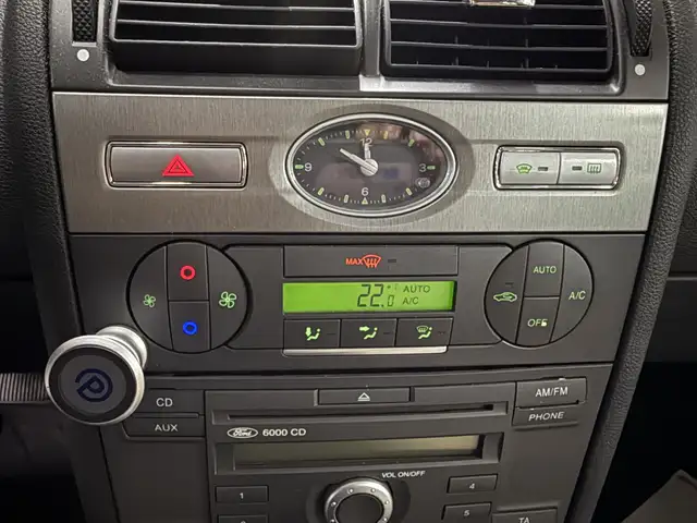 Ford Mondeo view 8