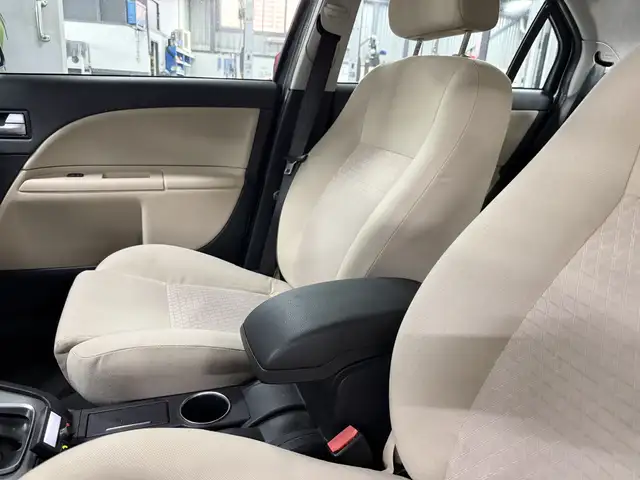 Ford Mondeo view 14