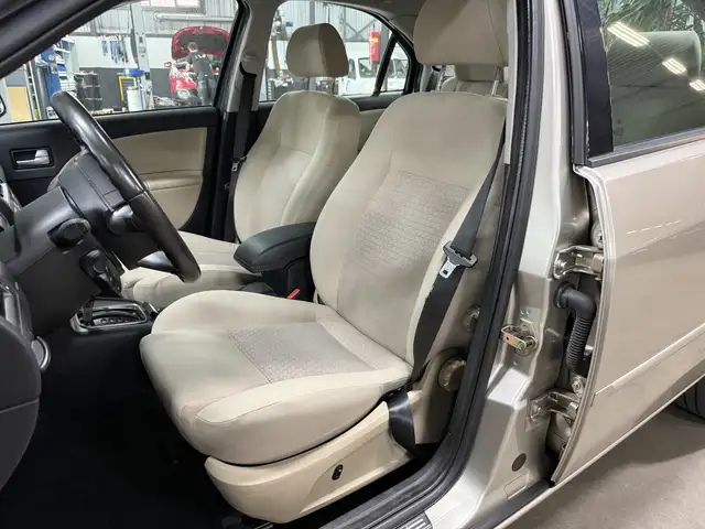 Ford Mondeo view 13