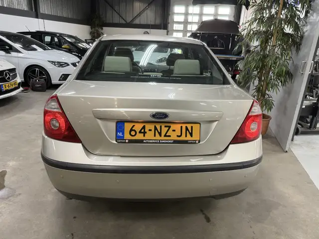 Ford Mondeo view 15
