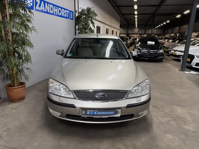 Ford Mondeo view 2
