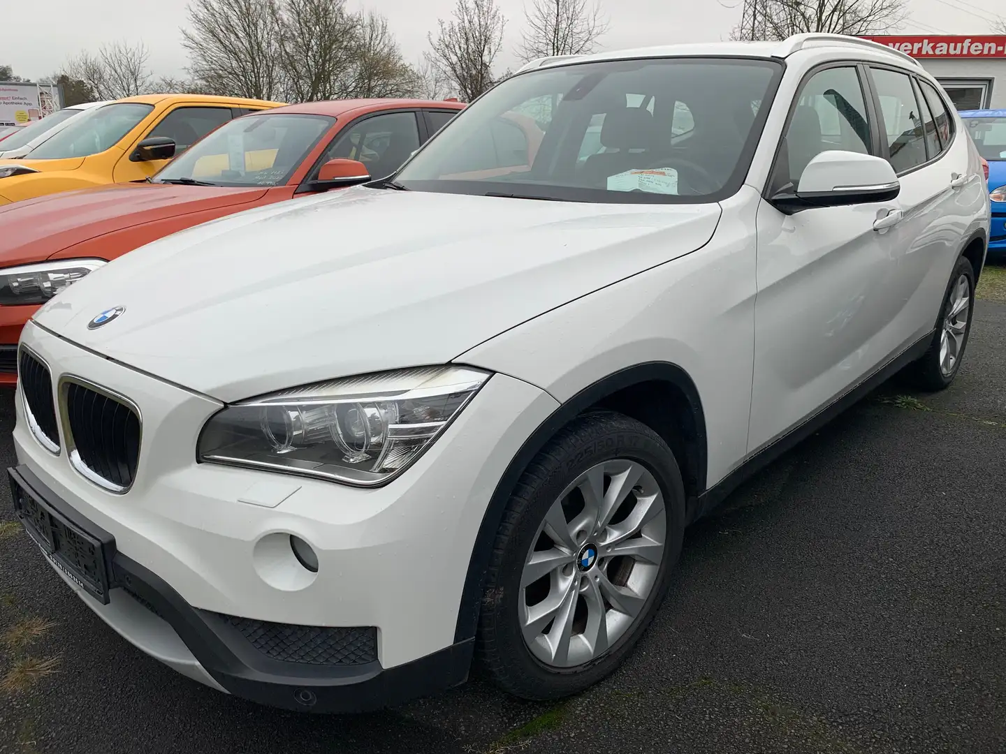 BMW X1 16 d sDrive *PDC vo.+ hi. *abn.AHK *Sitzheizung Weiß - 1