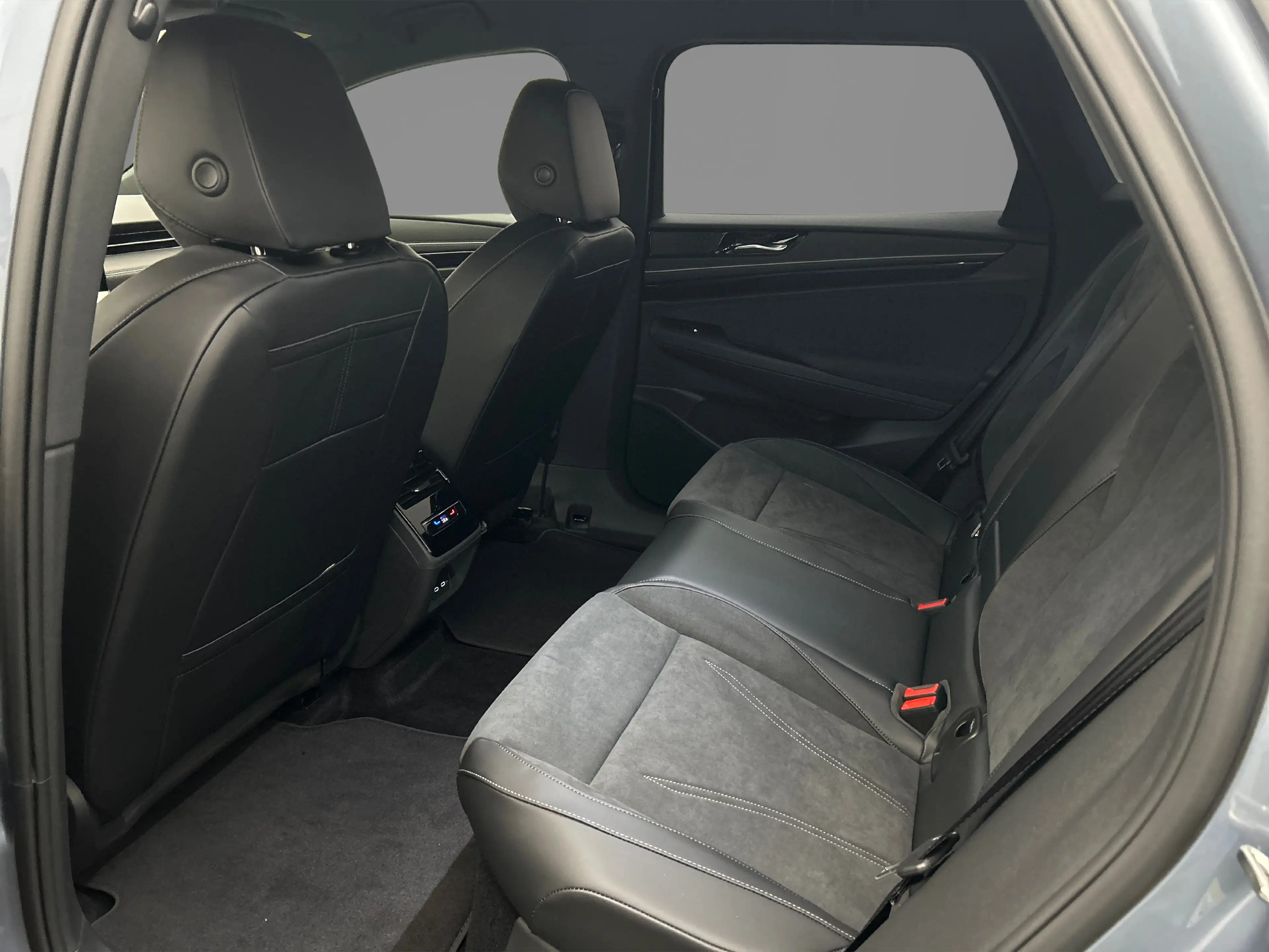 Volkswagen ID.7 Tourer Elektromotor 77 kWh 286pk Limited Edition P — photo 11