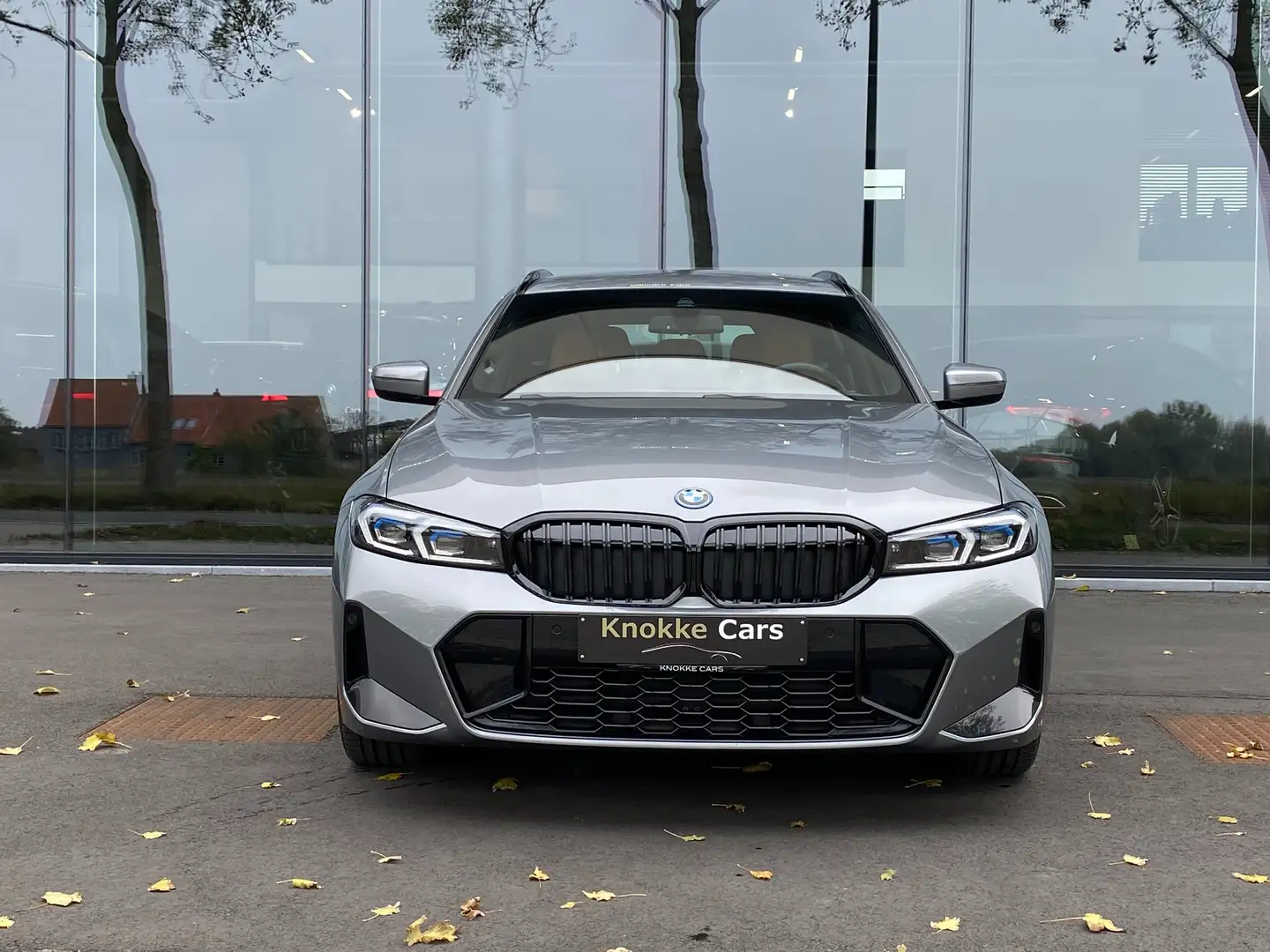 BMW 330 M-Sportpakket compleet,Leder,Parkeerhulp,Apple car Grijs - 2