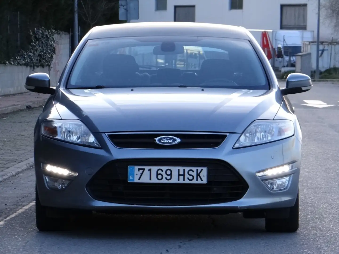 Ford Mondeo 2.0TDCi Limited Edition 140 Gris - 2