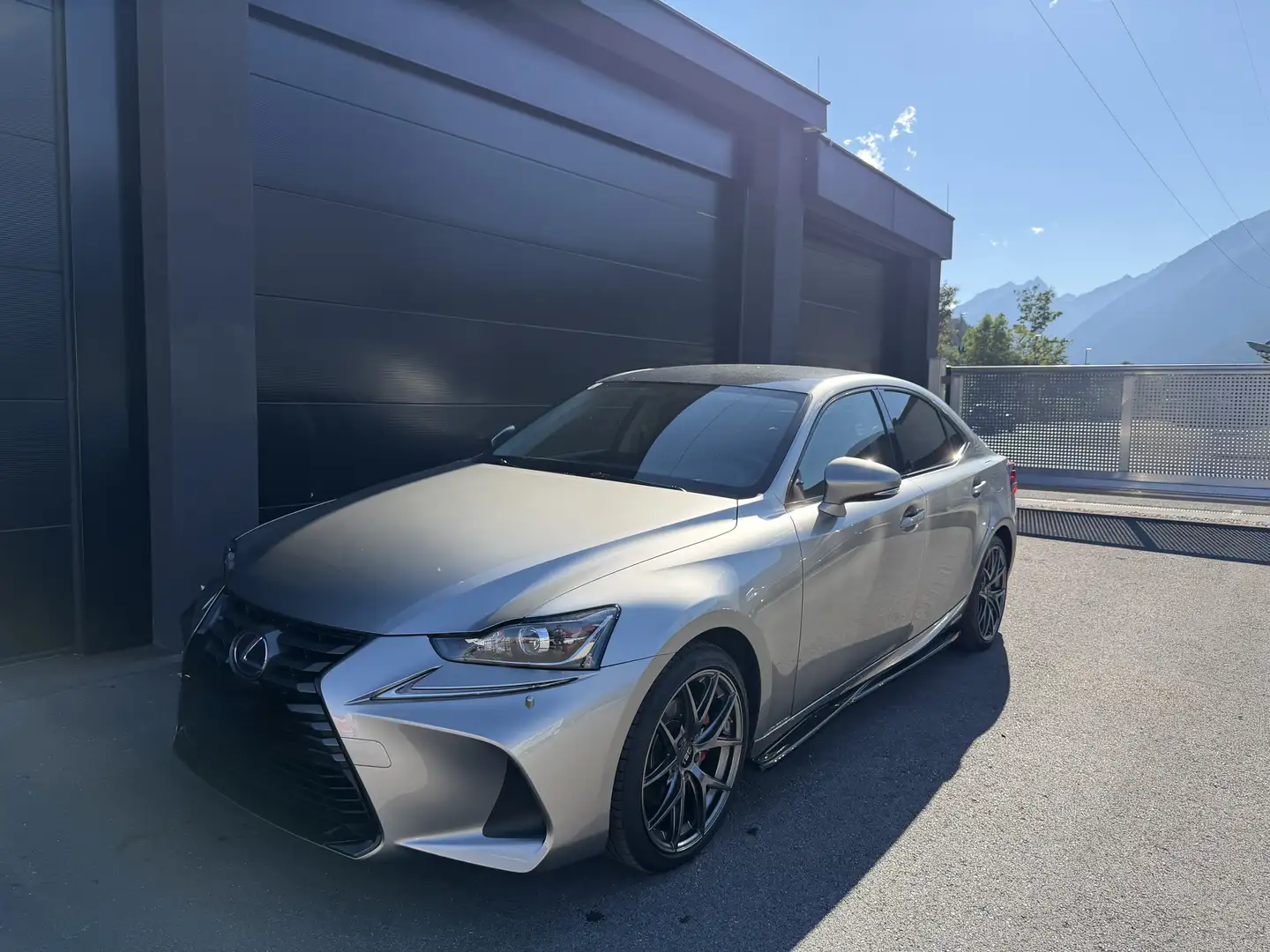 Lexus IS 300 300h Aut. Silber - 1