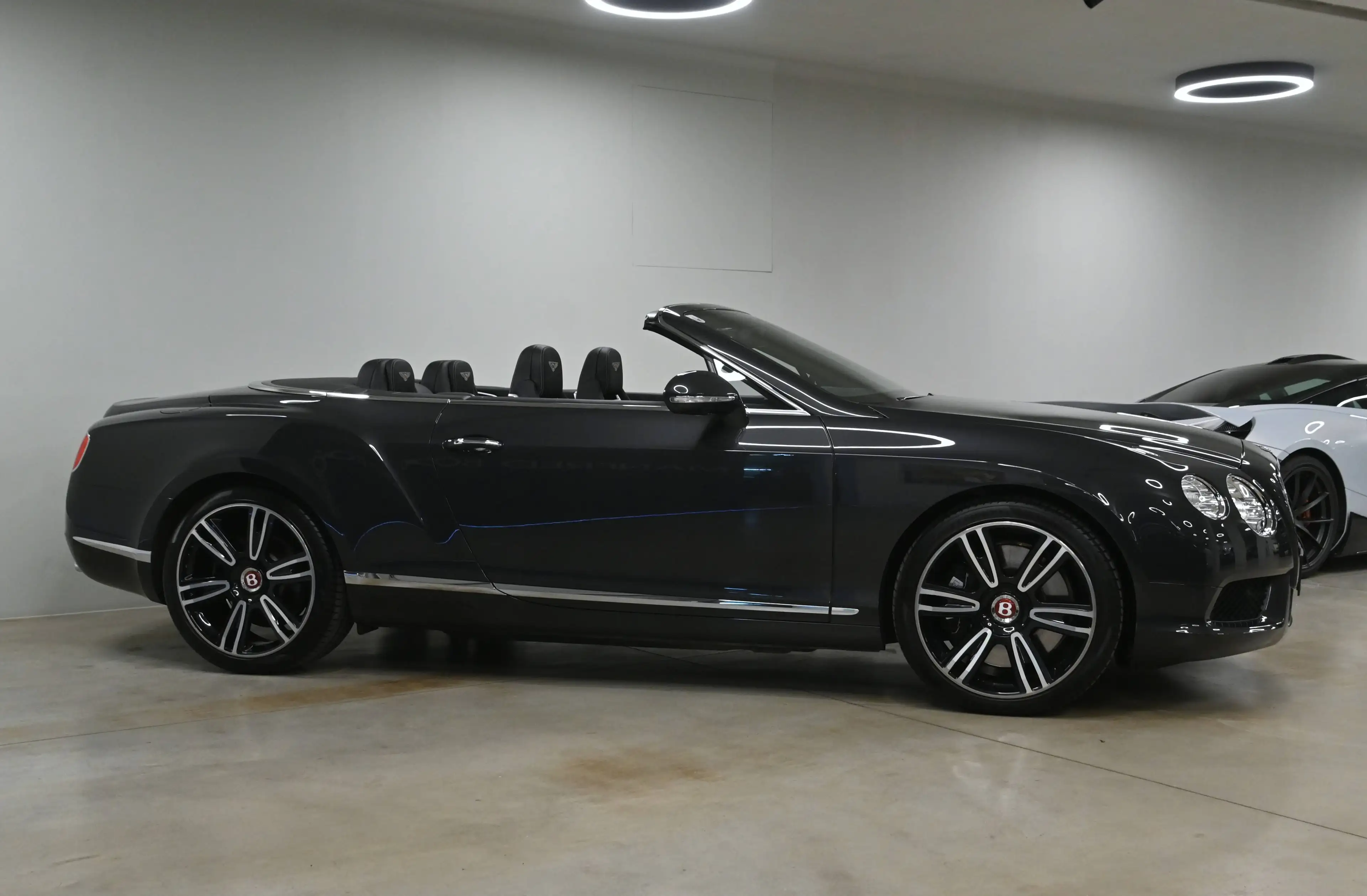 Bentley Continental Continental GT V8 Cabrio — photo 10