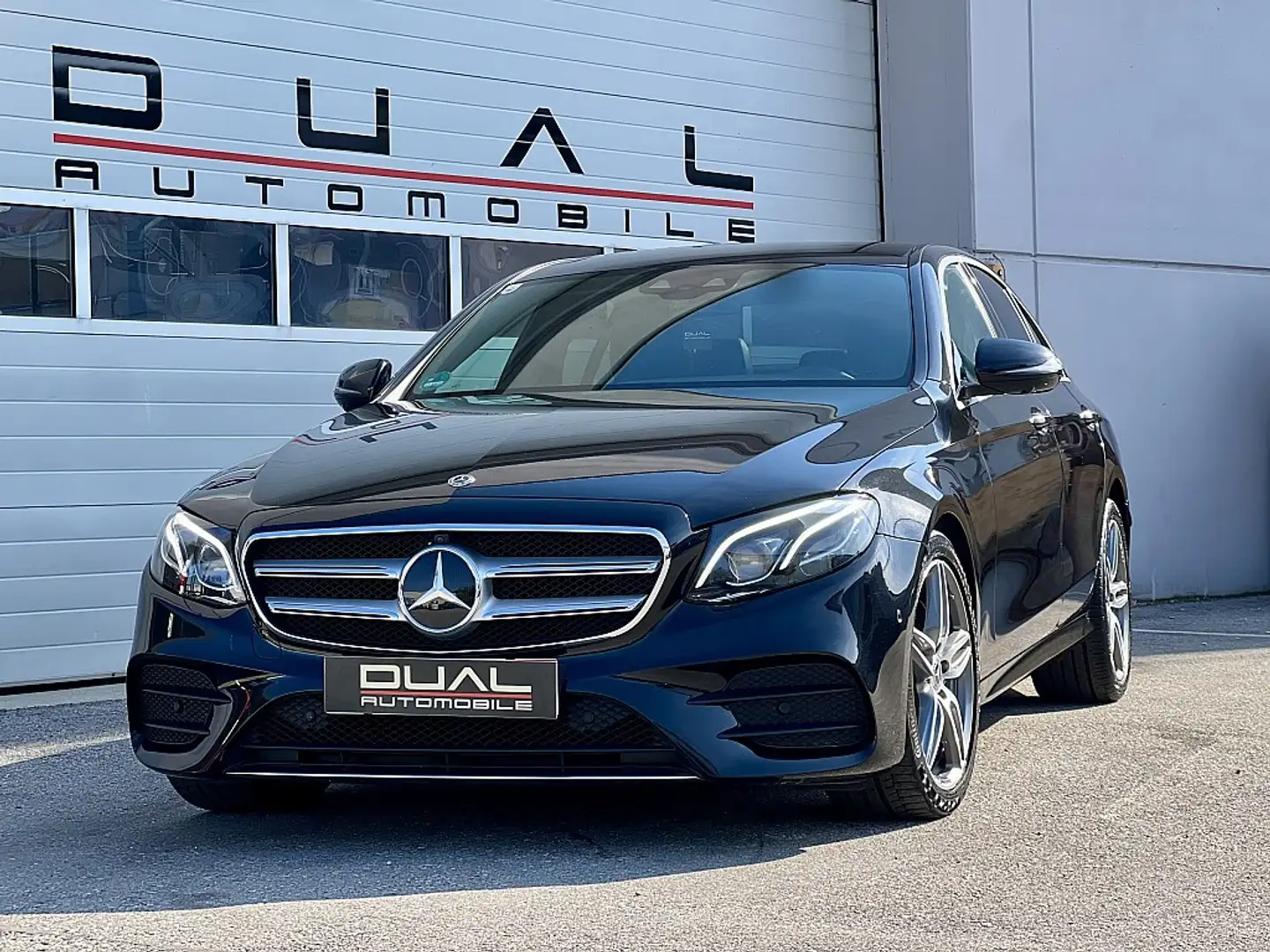 Mercedes-Benz E 220 d 4MATIC Aut./AMG-LINE/LED/HEAD-UP/360° Schwarz - 1