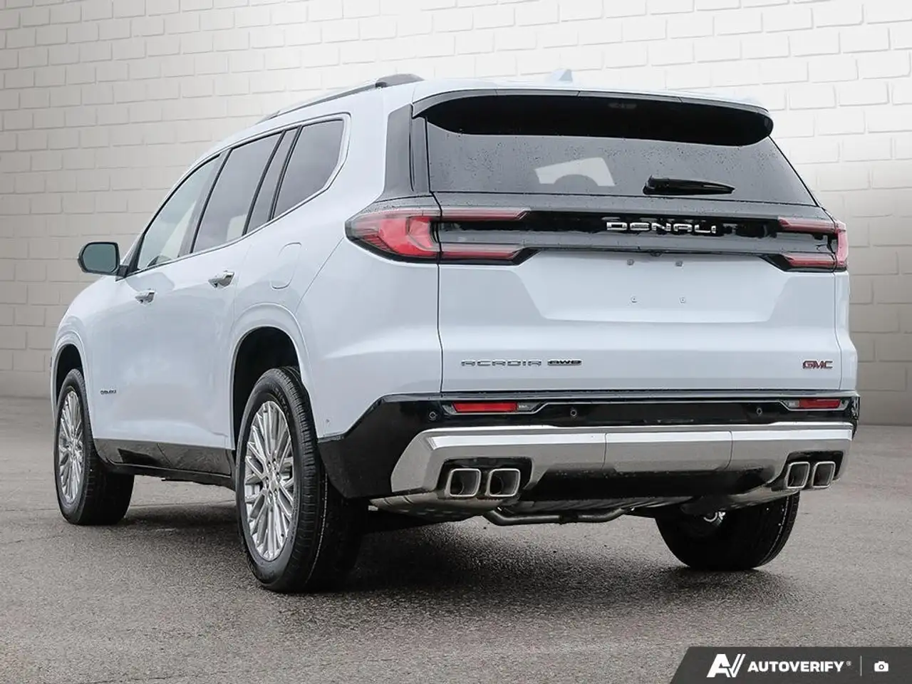 GMC Acadia снимка GMC Acadia