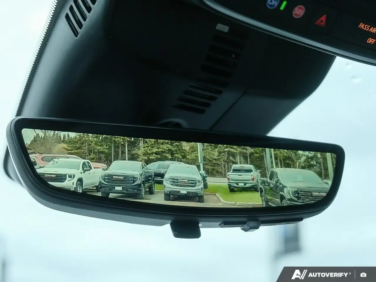 GMC Acadia снимка GMC Acadia