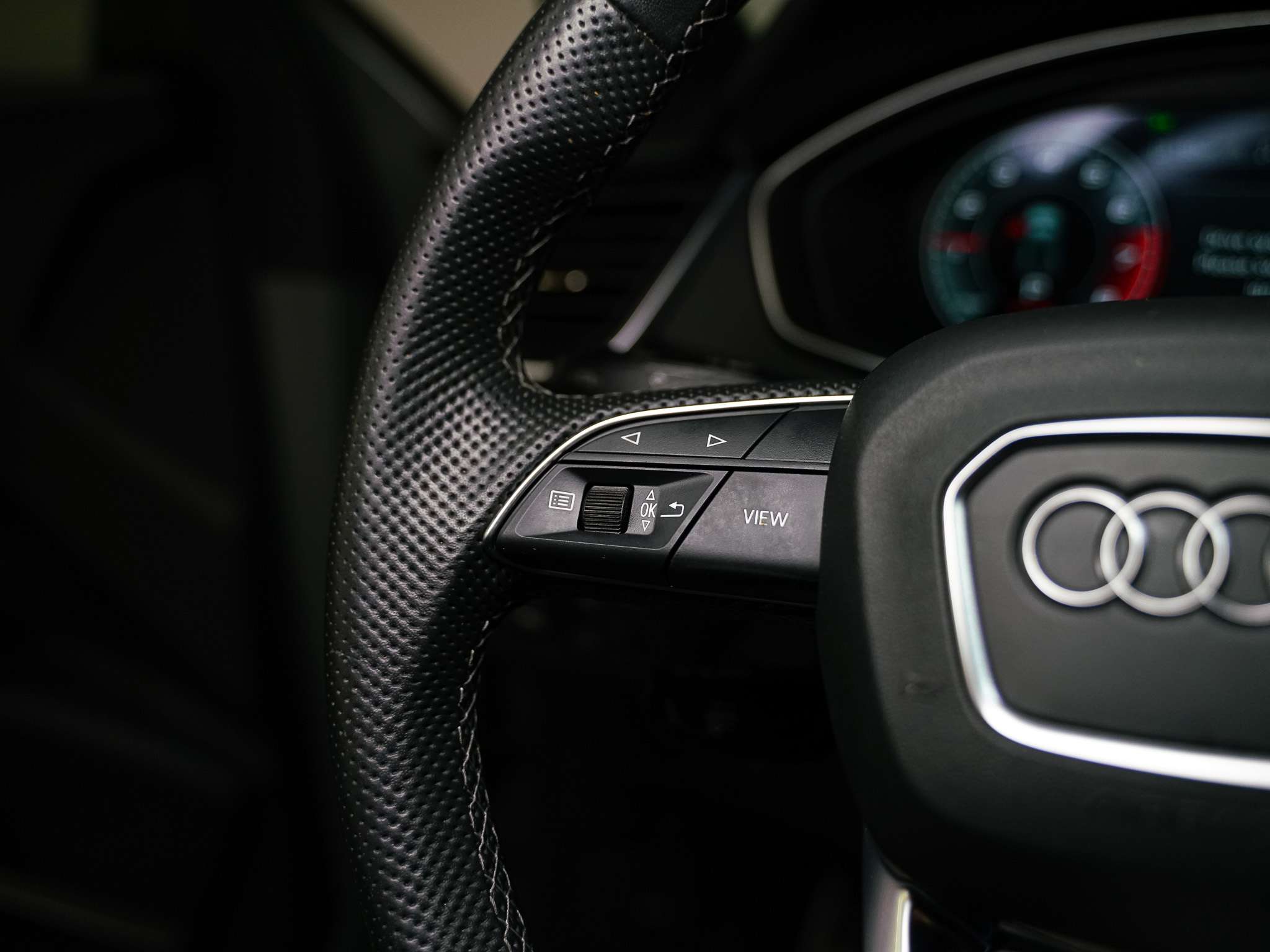 used 2022 Audi SQ5 car, priced at $42,900