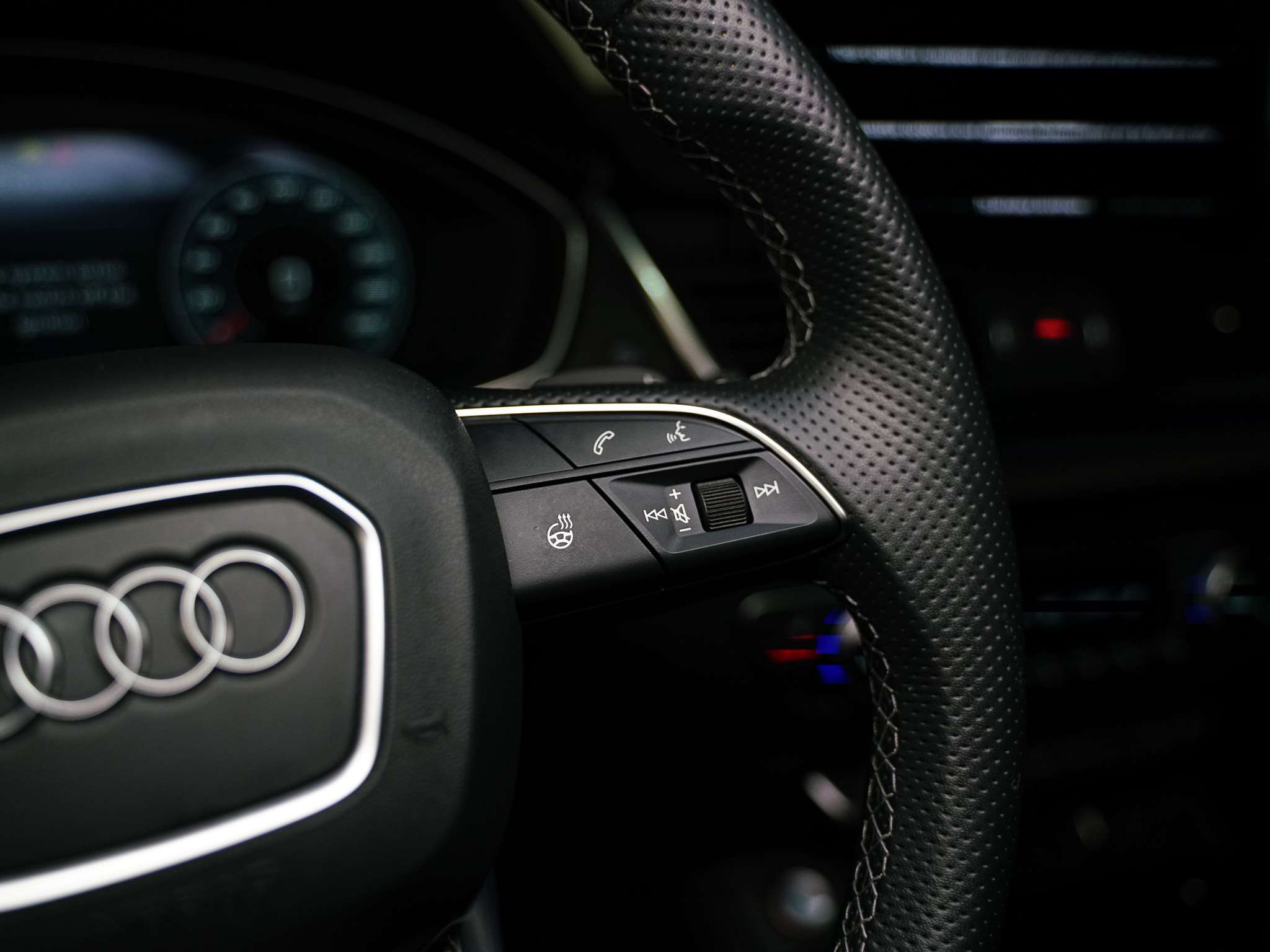used 2022 Audi SQ5 car, priced at $42,900