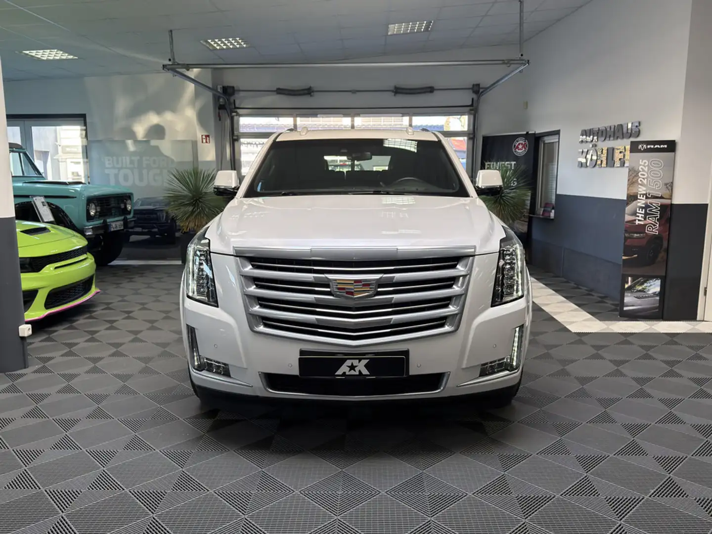 Cadillac Escalade GMT K2XL 6.2 Platinum **Deutsches Fahrzeug** Weiß - 2