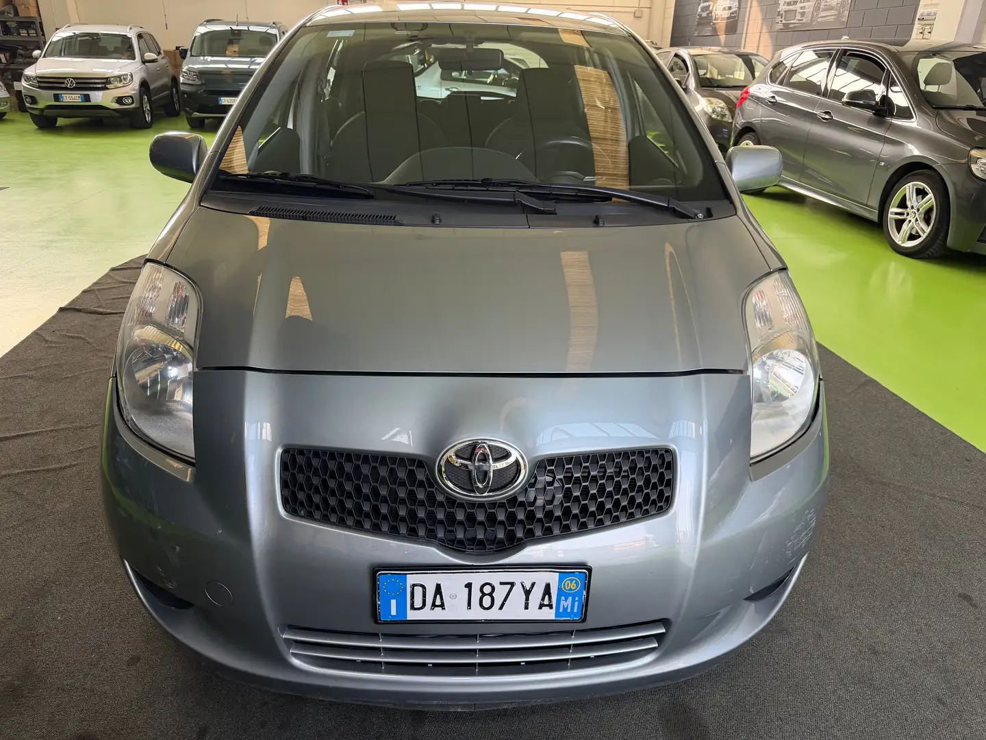 Toyota Yaris 5p 1.3 Sol AUTOMATICA --SOLO 93.500KM-- Gris - 2