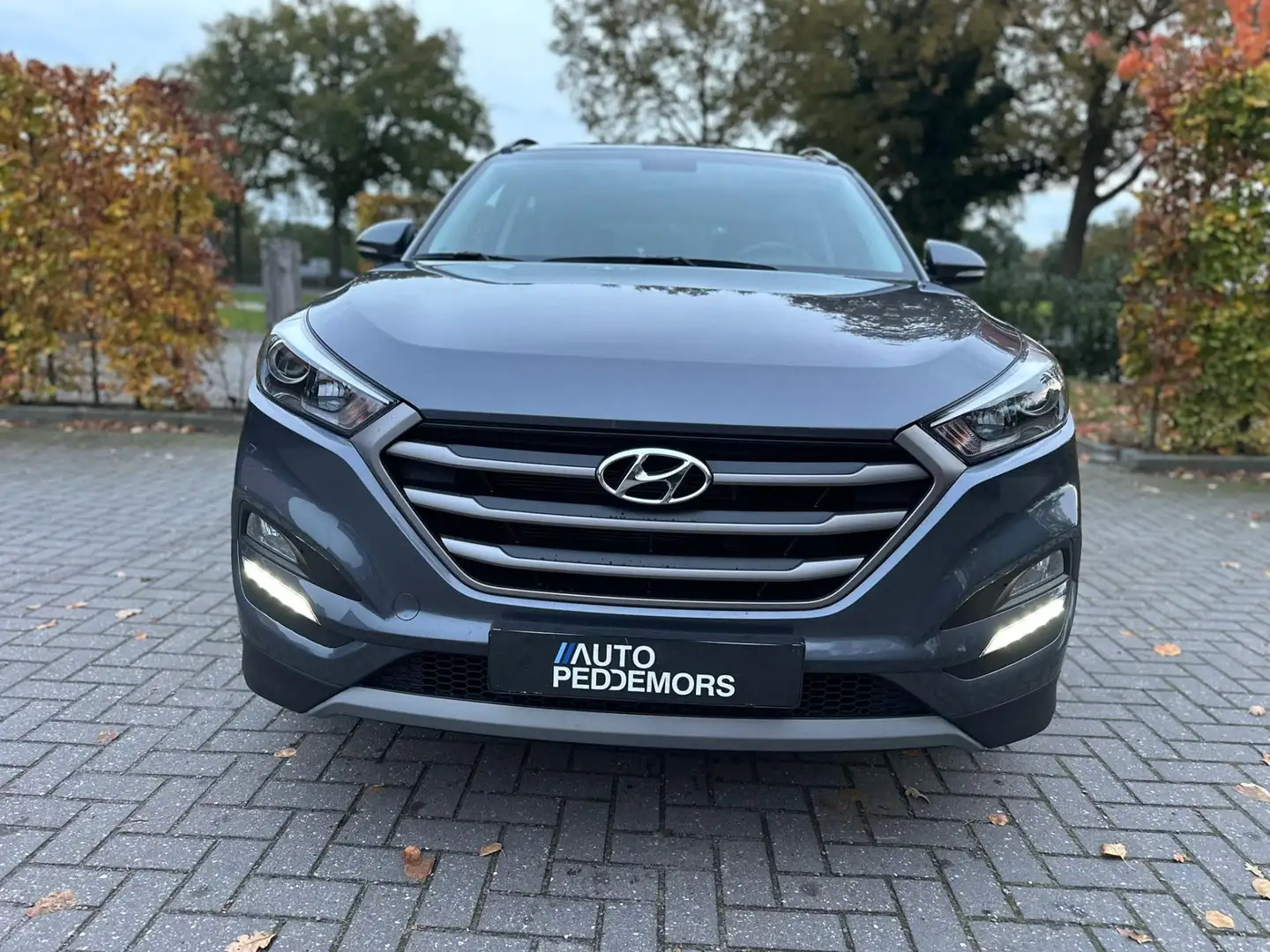 Hyundai TUCSON 1.6 T-GDi Comfort | Pano| Camera| DAB| Carplay Gris - 2