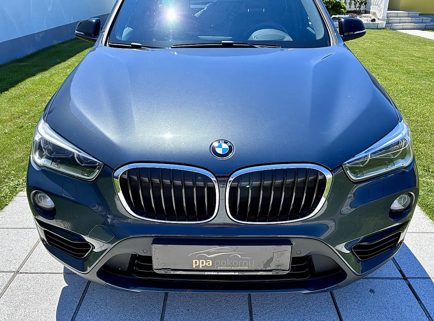 BMW X1 xDrive 20d Sport Line Aut. - Leder, Pano, ACC, ... Grau - 2