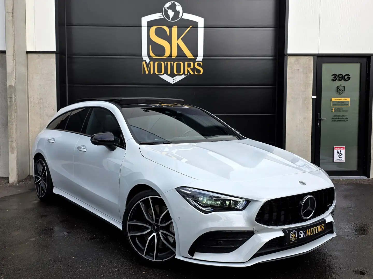 Mercedes-Benz CLA 35 AMG 4-MATIC BTW Night Pack Pano 360° Burmester FULL Bílá - 1