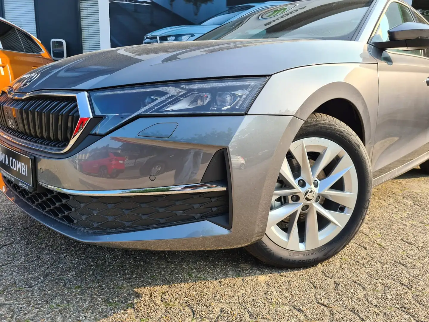 Skoda Octavia 1.5 TSI mHEV 110 kW Selection Серый - 2