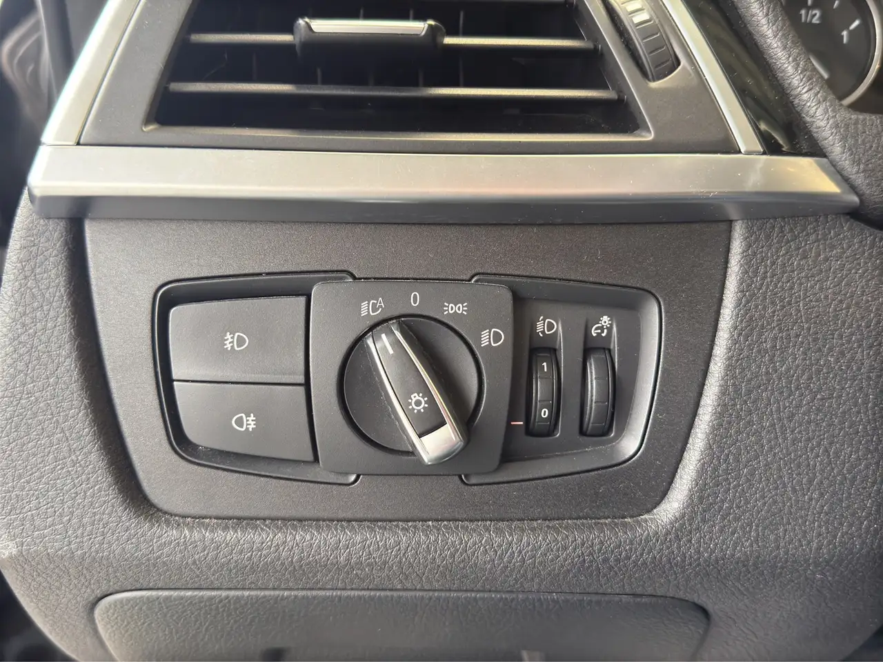 BMW 330i ADVANTAGE - 252ch - VOLANT CUIR