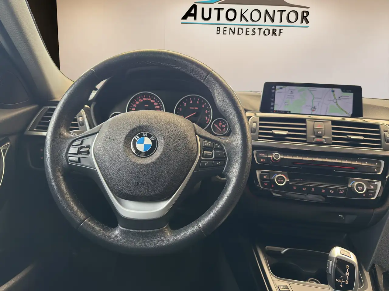 BMW 330i ADVANTAGE - 252ch - VOLANT CUIR