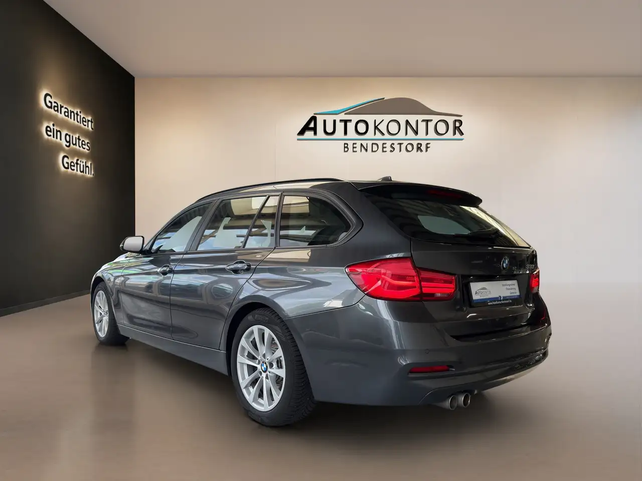 BMW 330i ADVANTAGE - 252ch - VOLANT CUIR