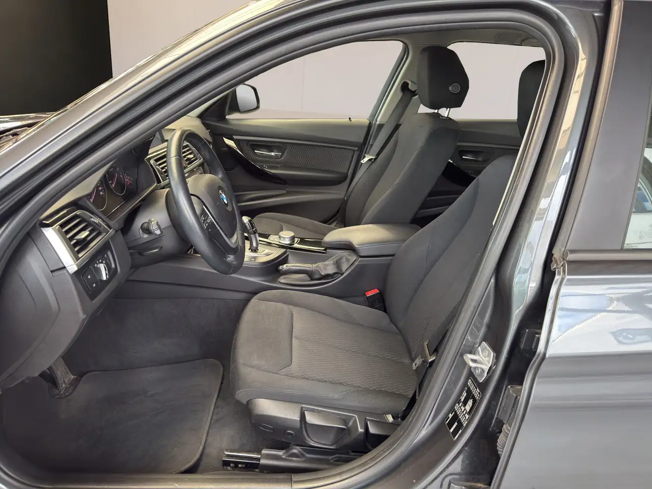 BMW 330i ADVANTAGE - 252ch - VOLANT CUIR
