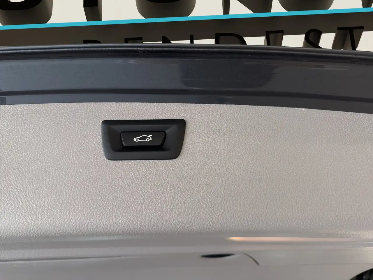 BMW 330i ADVANTAGE - 252ch - VOLANT CUIR