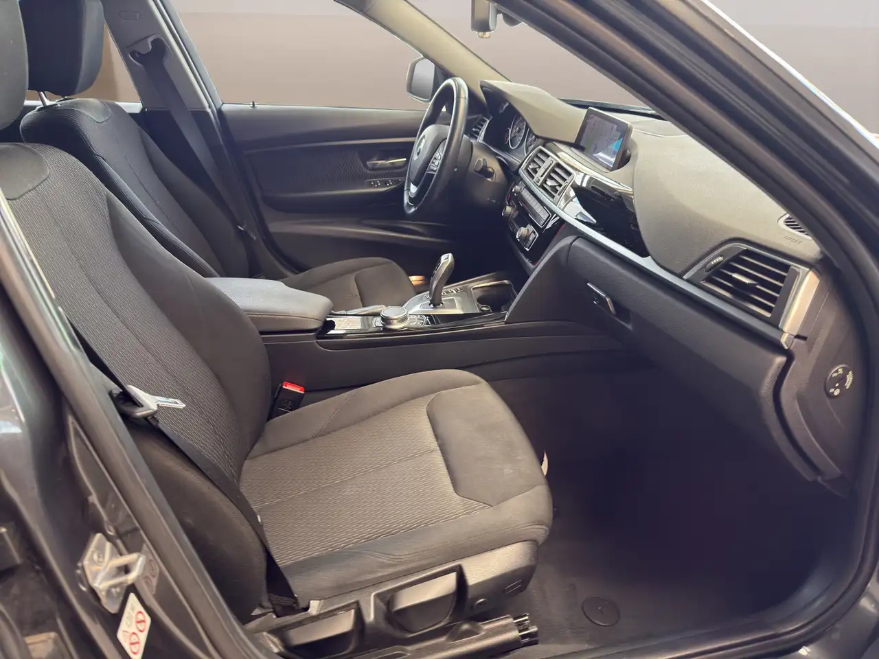 BMW 330i ADVANTAGE - 252ch - VOLANT CUIR
