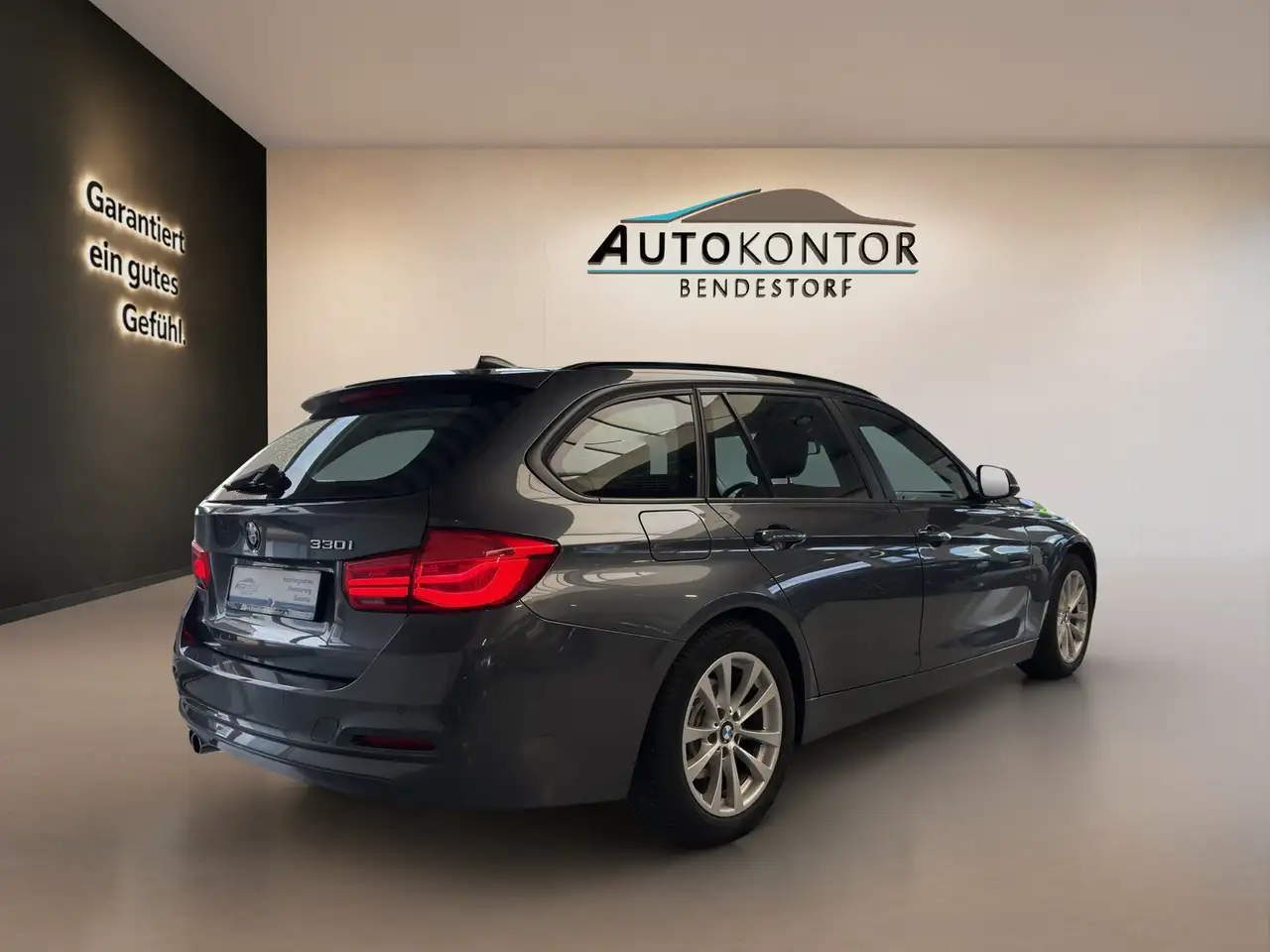 BMW 330i ADVANTAGE - 252ch - VOLANT CUIR