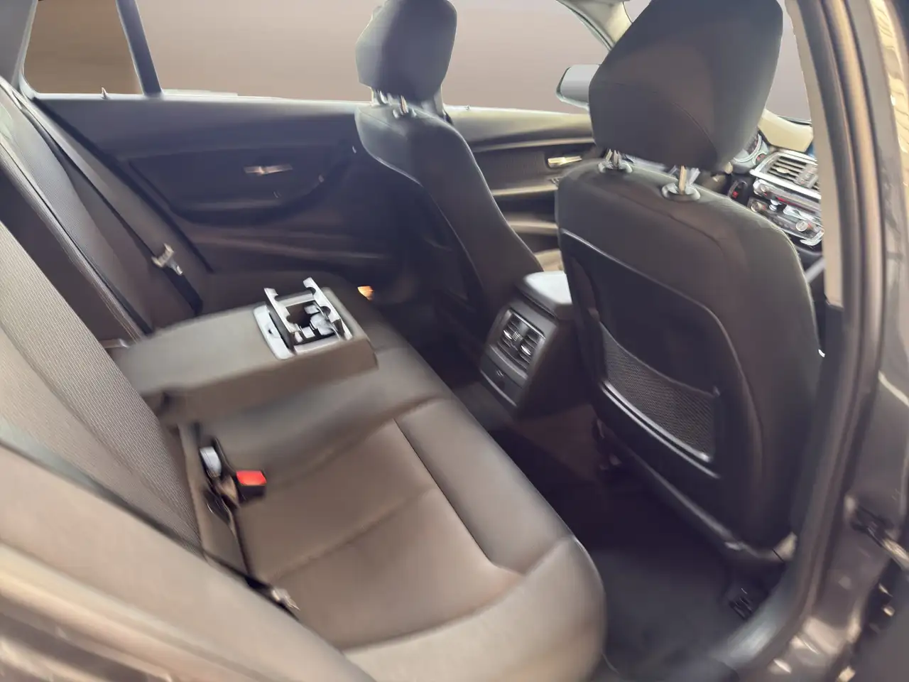 BMW 330i ADVANTAGE - 252ch - VOLANT CUIR