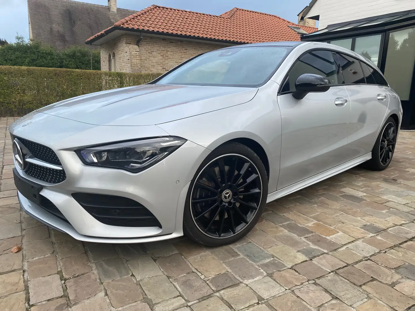 Mercedes-Benz CLA 250 4matic Shooting Brake 7G-DCT AMG Line Zilver - 1