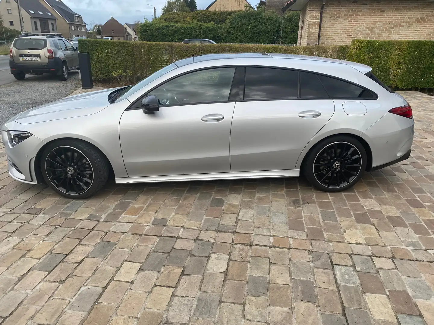 Mercedes-Benz CLA 250 4matic Shooting Brake 7G-DCT AMG Line Zilver - 2