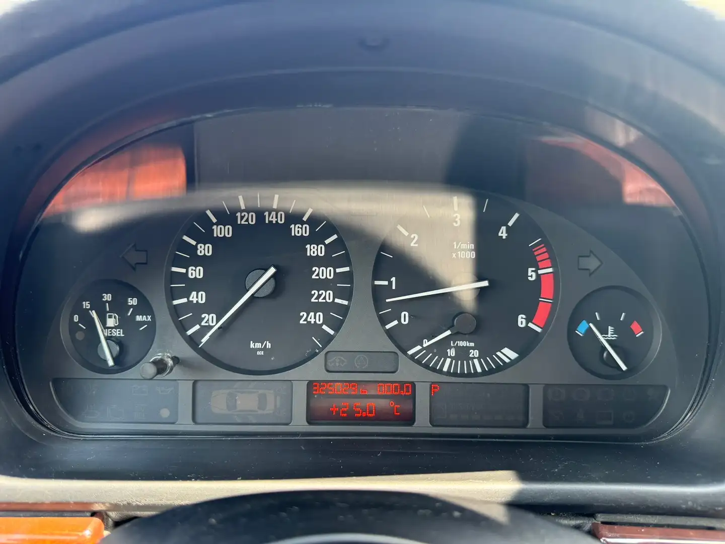 BMW 525 D E39 Automaat Facelift 1ste eigenaar GEKEURD - 2