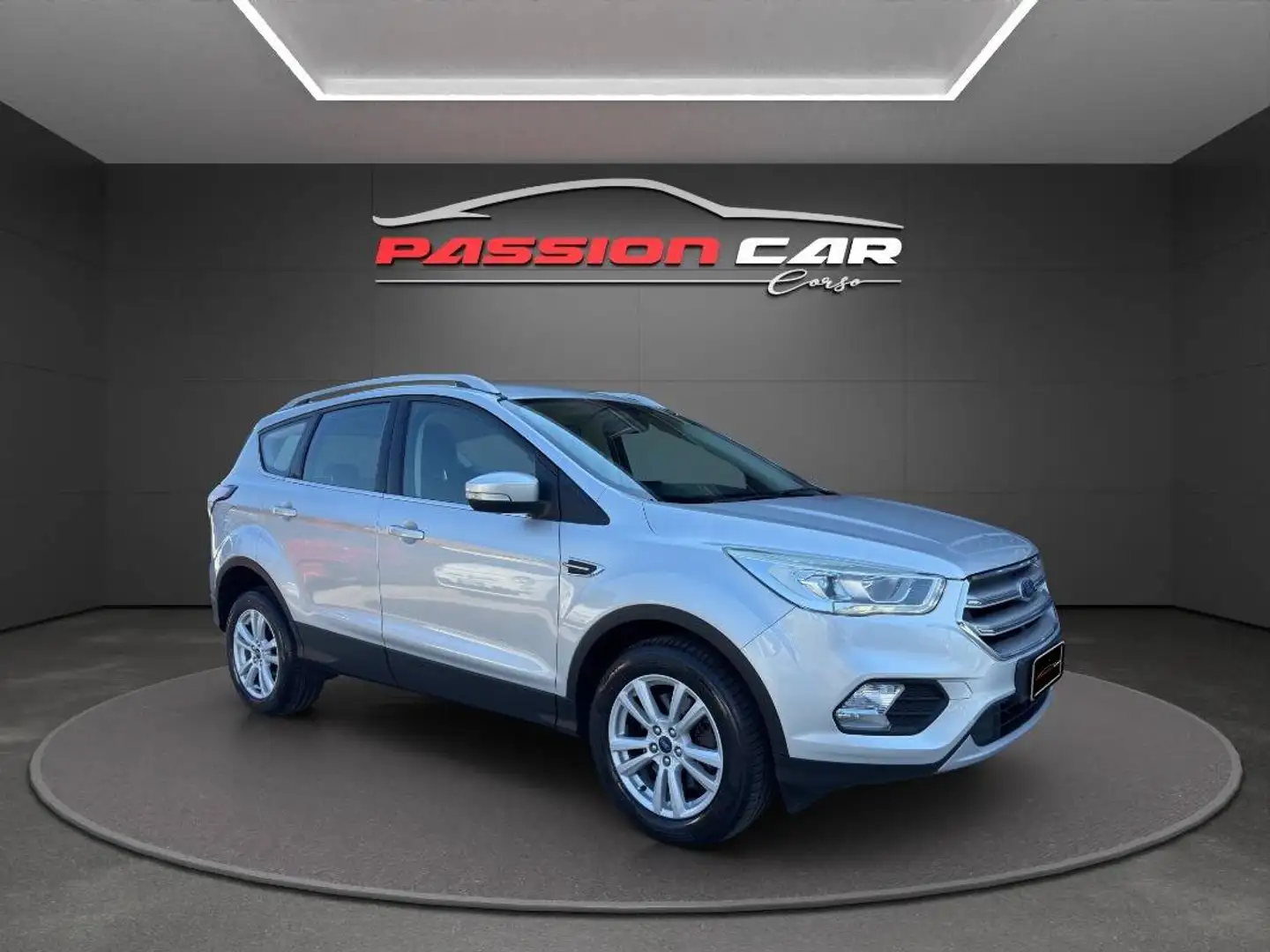 Ford Kuga 1.5 tdci Titanium s&s 2wd 120cv powershift Plateado - 1