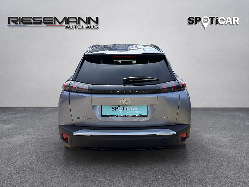 Peugeot e-2008 50kWh GT — photo 5