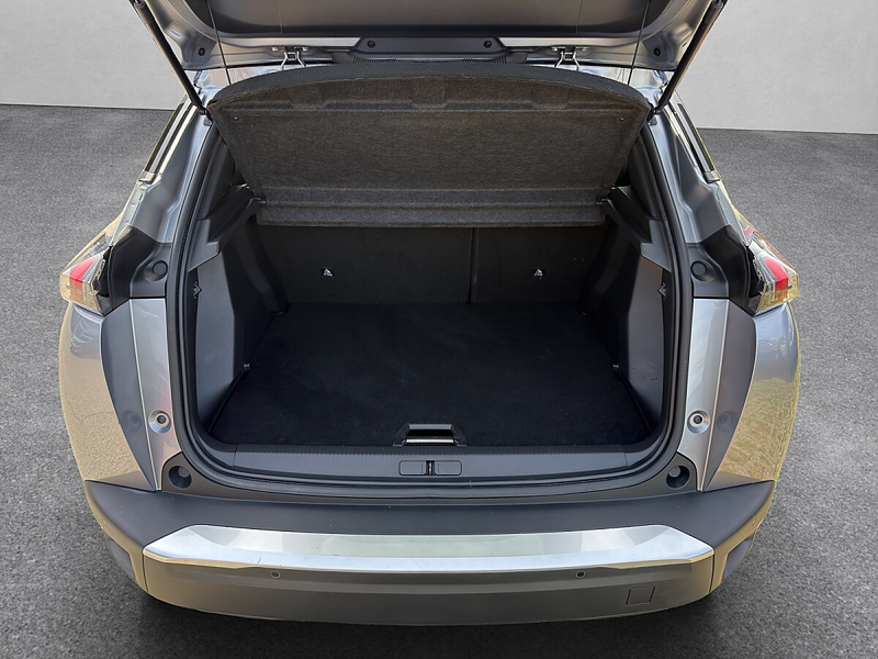 Peugeot e-2008 50kWh GT — photo 6